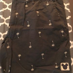 NWOT Men’s gray palm tree shorts